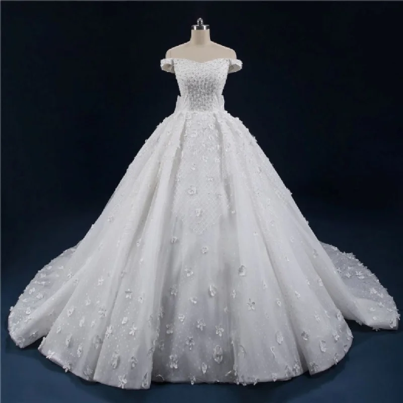 Women's Plus-Size Apparel Fresh Fashion Discounts Pearled Ball Gown Wedding Dress